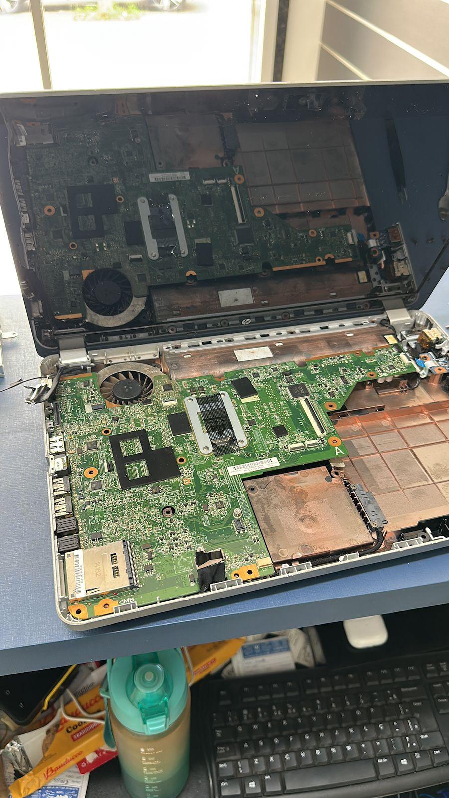 Bancada de reparo da W Tech Informática